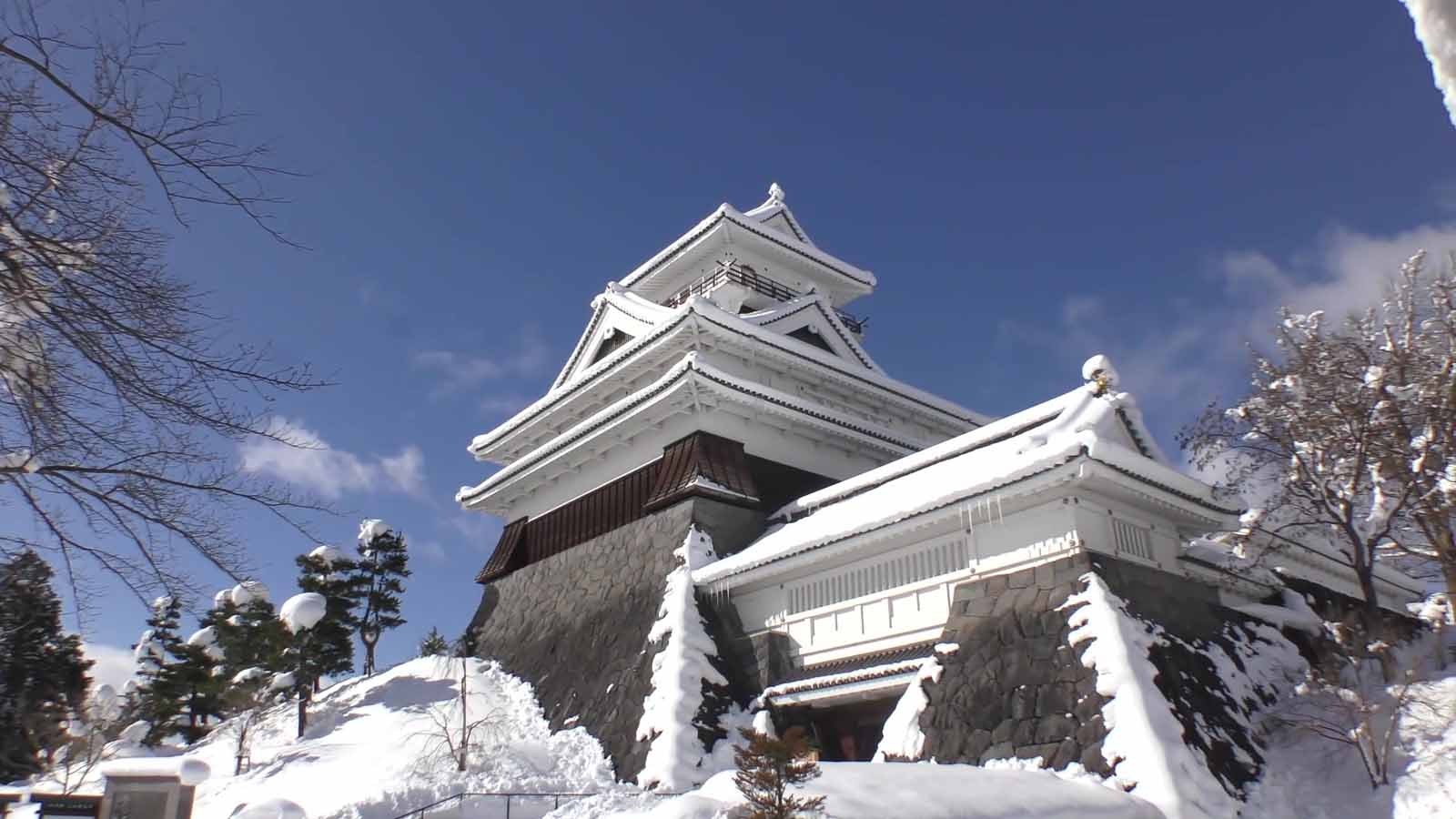 Snow and Kaminoyama Castle